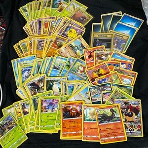 MAKING SPACE - 150 pcs random Pokémon cards